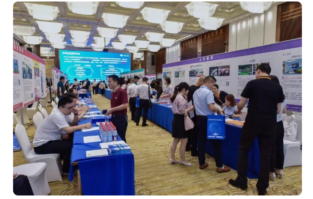 會(huì)場(chǎng)